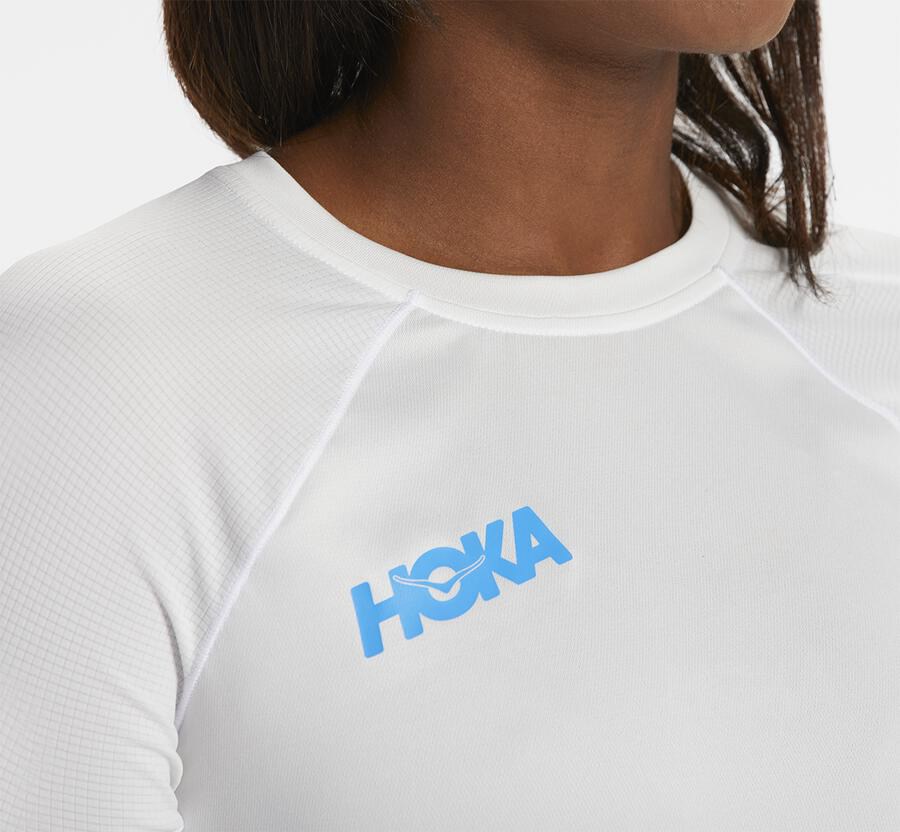 Hoka One One Top Kadın Beyaz - Performance Long Sleeve - AK3902147